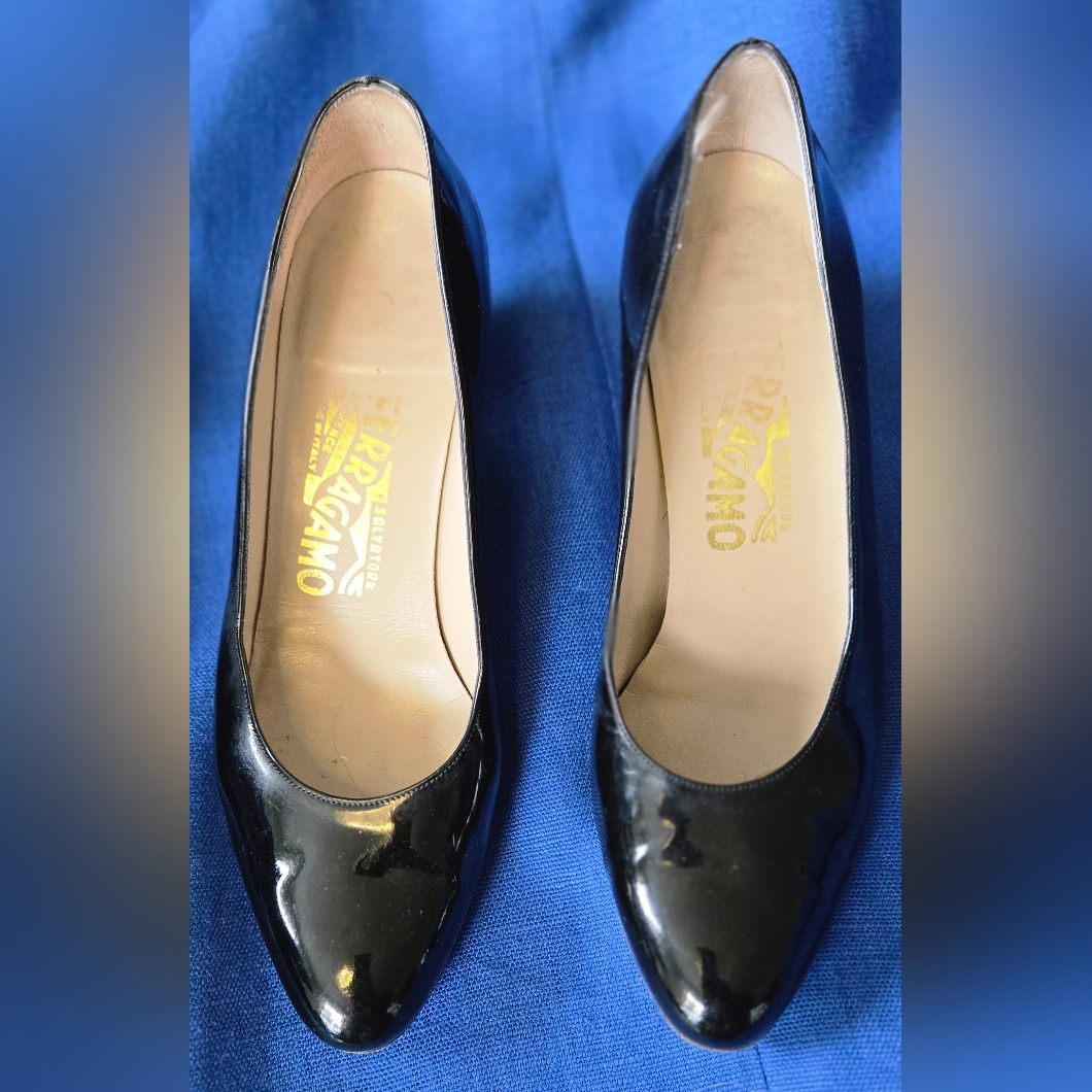 Ferragamo Vintage Low Heel Pump Leather Sole & Upper Patent Leather Black Sz 6½B